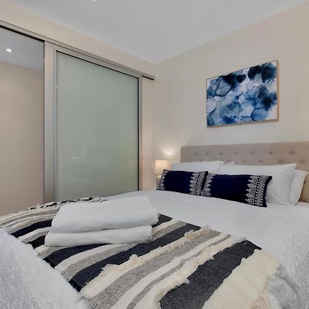 Sea And Park Deluxe Glenelg Apartment Luaran gambar