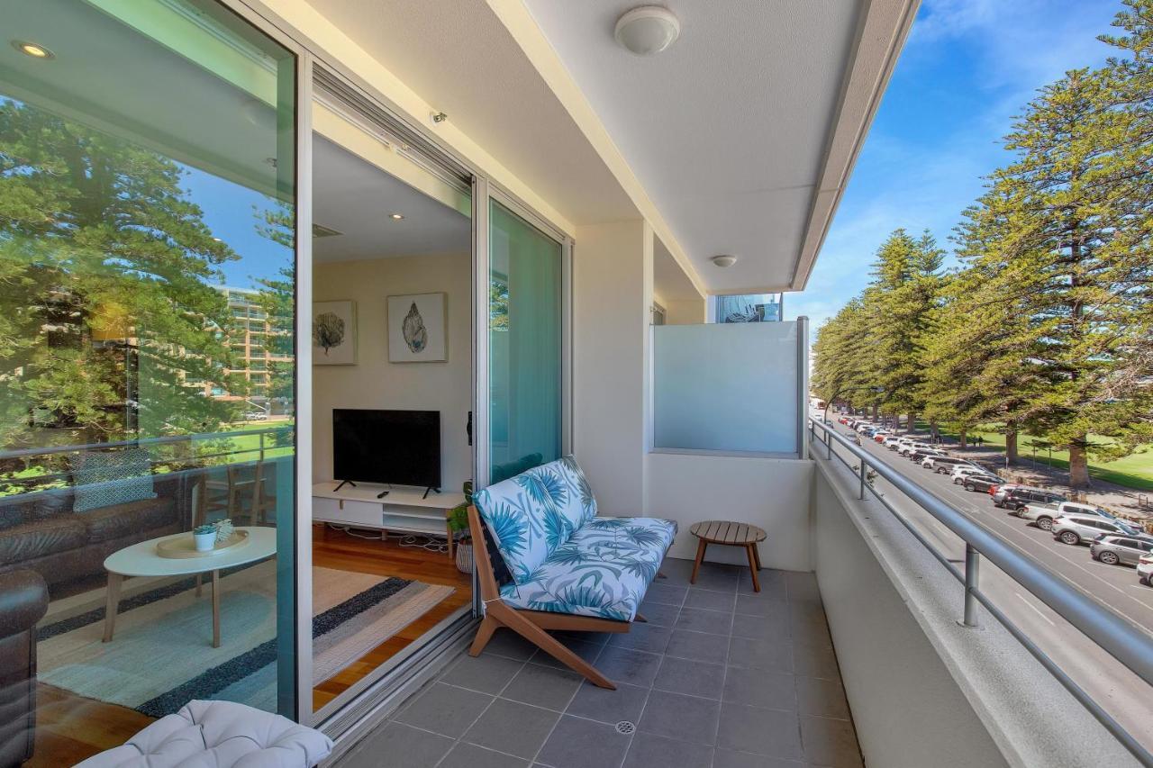 Sea And Park Deluxe Glenelg Apartment Luaran gambar