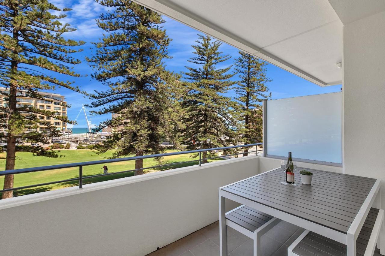 Sea And Park Deluxe Glenelg Apartment Luaran gambar